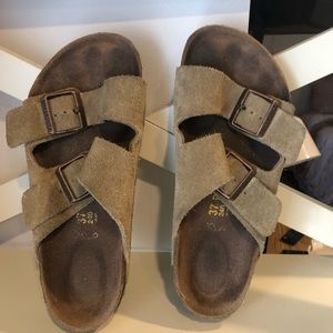 Tan suede Birkenstock’s